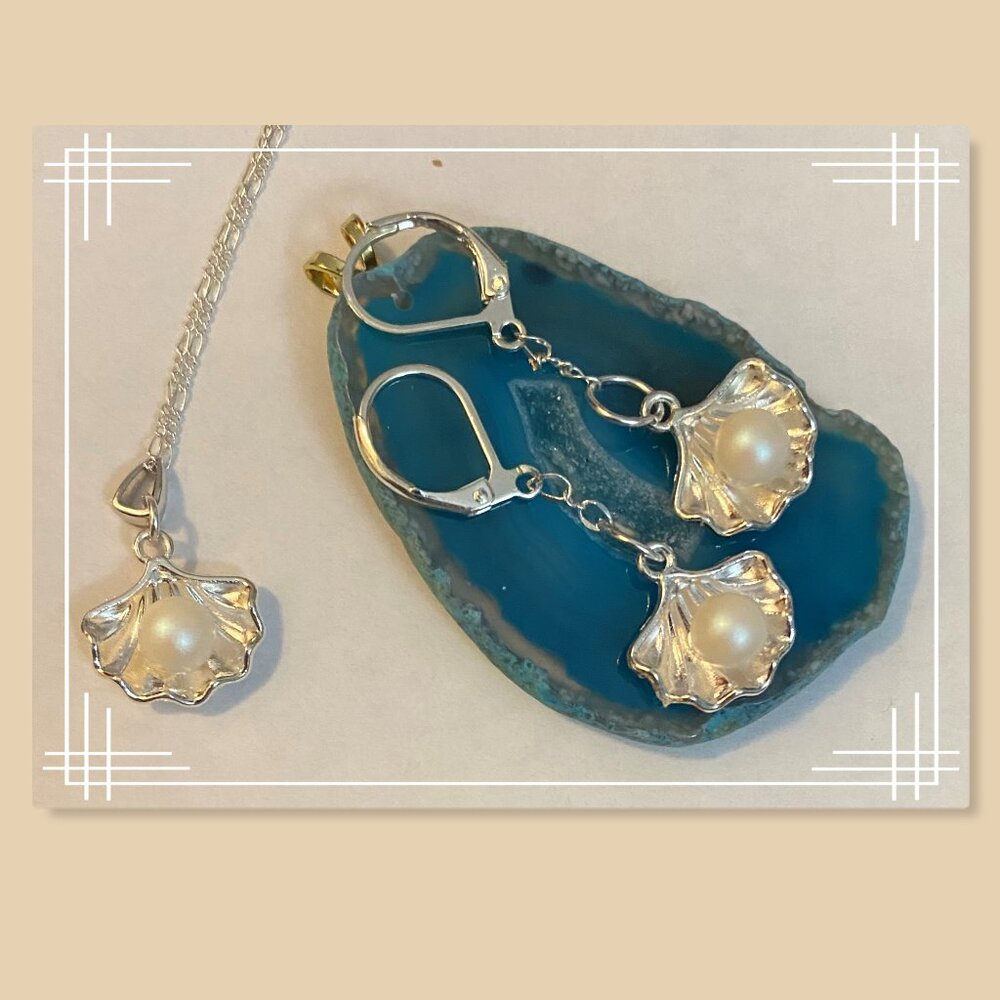 NEW Freshwater Cultured Pearl necklace & earrings